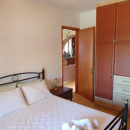 Orthoniaí Nireas : Stone Villa מראה חיצוני תמונה