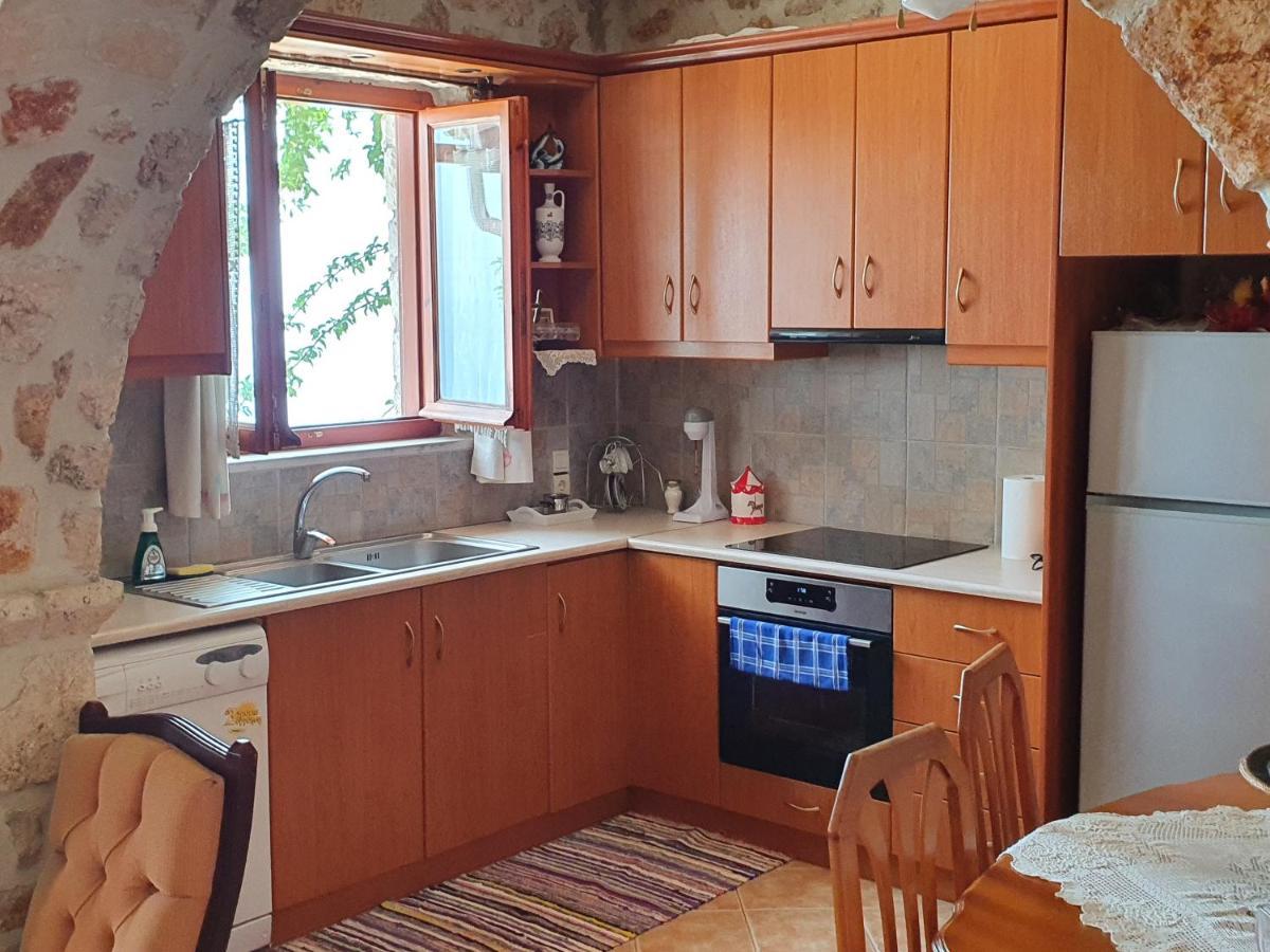 Orthoniaí Nireas : Stone Villa מראה חיצוני תמונה