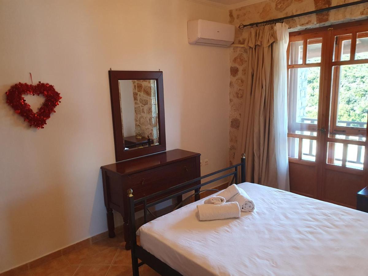 Orthoniaí Nireas : Stone Villa מראה חיצוני תמונה